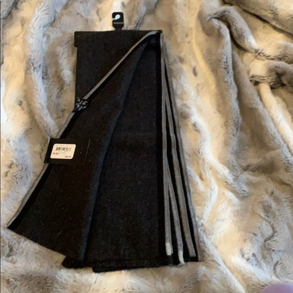NWT. 🧣Van Heusen scarf - Picture 4 of 5